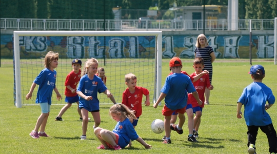 Zdjęcie 30 - Turniej Piłki Nożnej z Okazji Dnia Dziecka