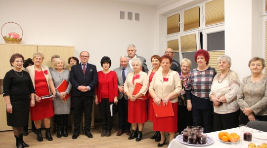 Zdjęcie 1 - Spotkanie opłatkowe Kraśnickiego Stowarzyszenia "Senior na czasie"