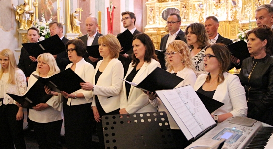 Zdjęcie - Koncert Pieśni Maryjnych w kościele pw. WNMP (vide...